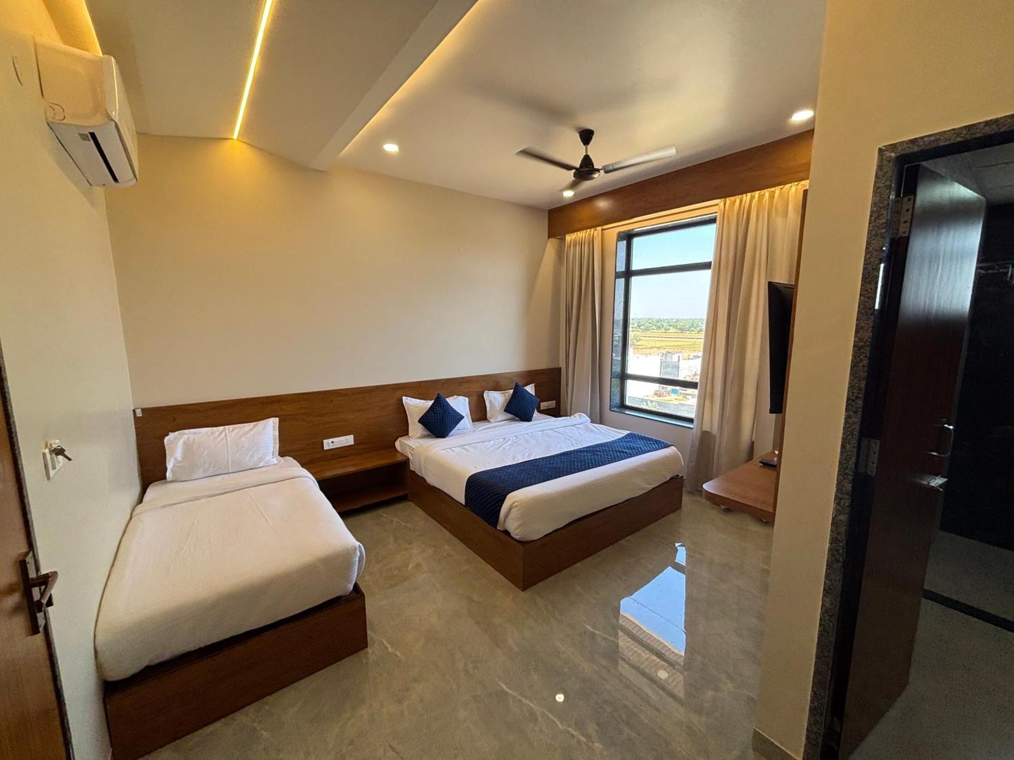 Hotel Sisodiya Palace Khatu Exterior photo